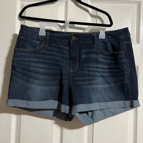 Time and Tru Jean Shorts. - Picture 1 of 3